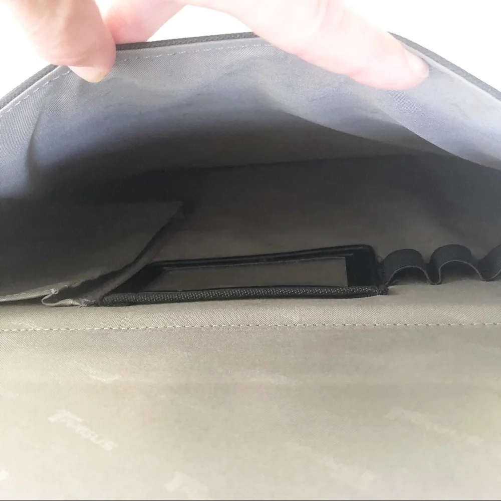 Targus 15.6” Traditional Notepac Padded Laptop Case Adjustable Carrying Strap ⬛️